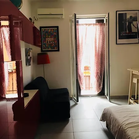 Appartamento Monolocale Ristrutturato Vista Mare Zona Centrale *
